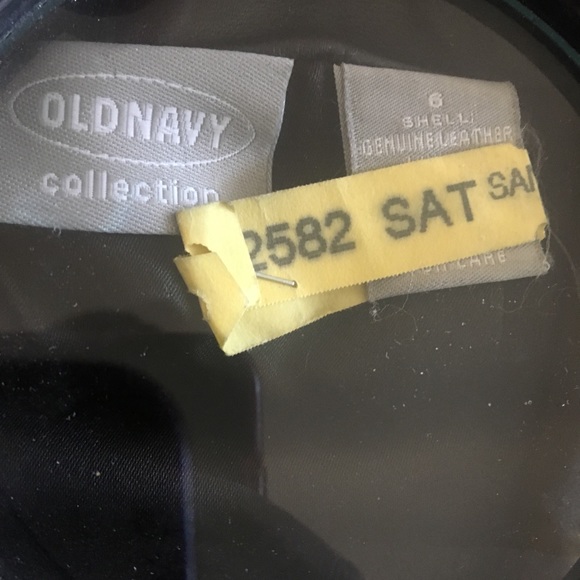 Classic Old Navy Black leather skirt- Size 6 - Picture 2 of 8